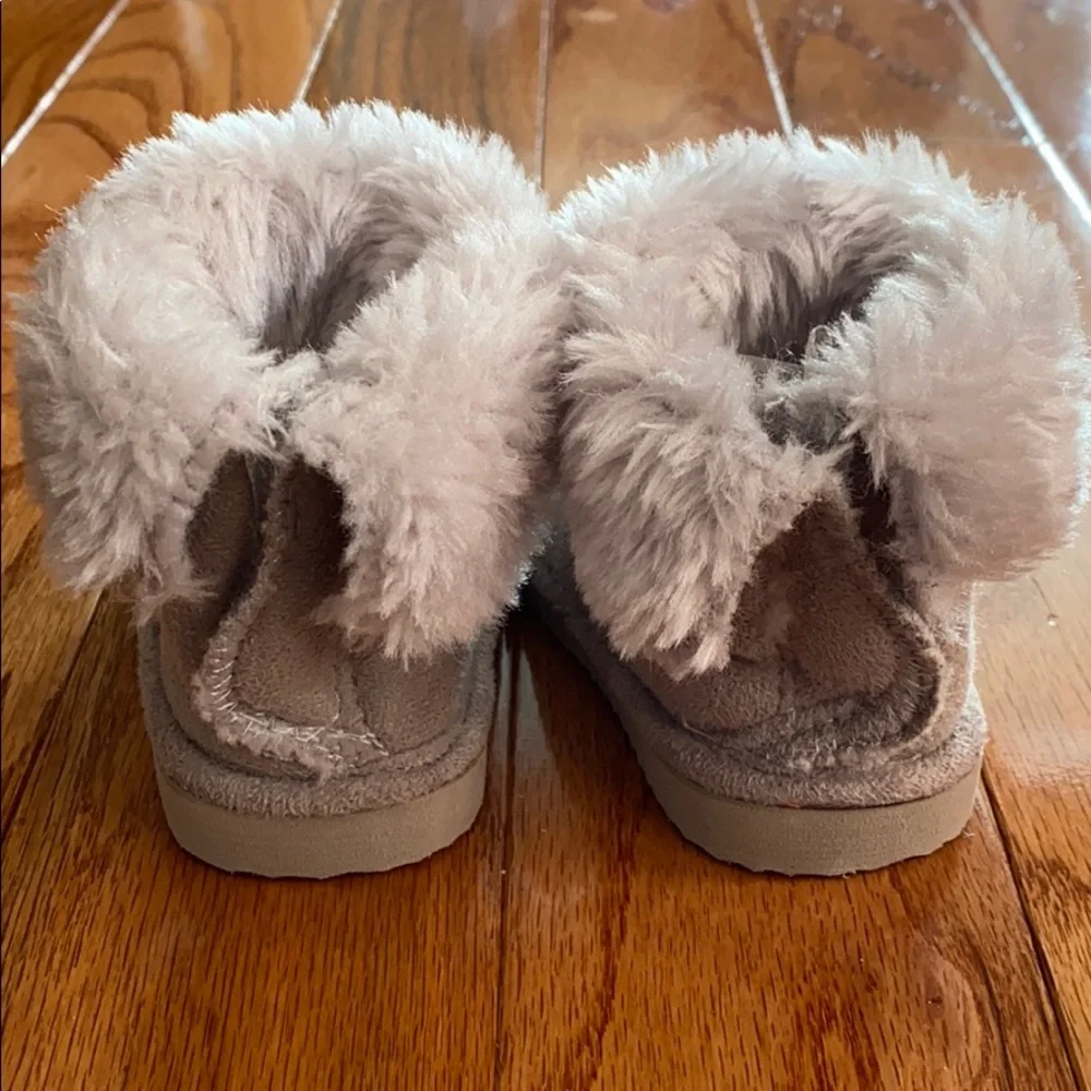 Baby girl fur lined boots